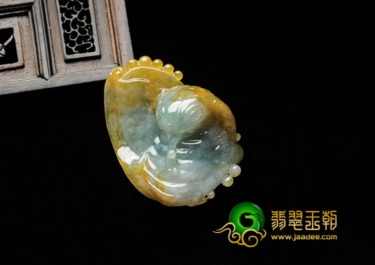 糯冰种黄翡缅甸翡翠蛇头挂件