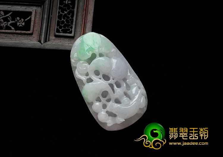 糯冰种春带彩缅甸翡翠螭龙如意挂件