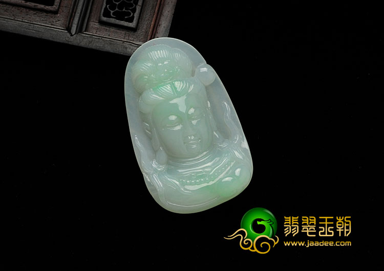 糯冰种豆色缅甸翡翠观音头挂件