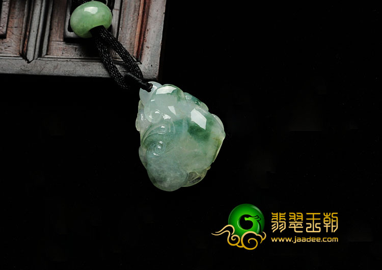 冰种飘花缅甸翡翠如意挂件