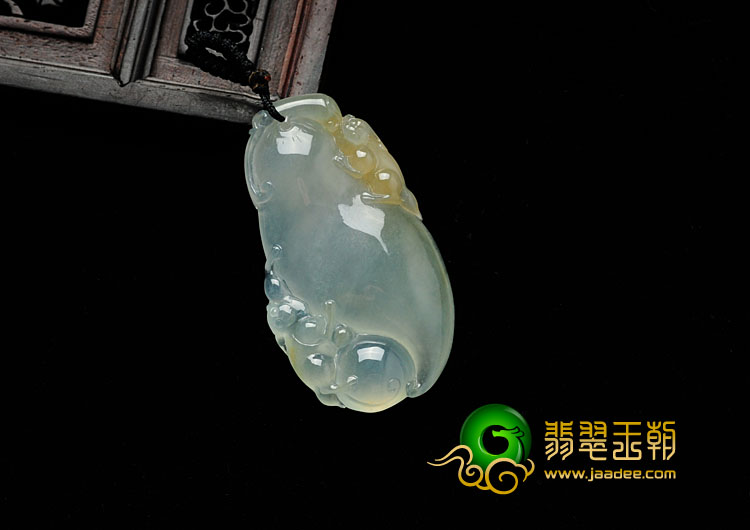 冰种黄翡缅甸翡翠欢喜福瓜挂件