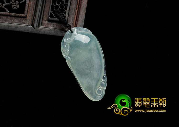 冰种晴水缅甸翡翠福瓜挂件