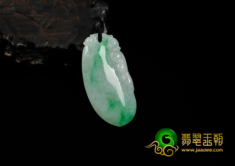 冰种飘翠缅甸翡翠福瓜挂件