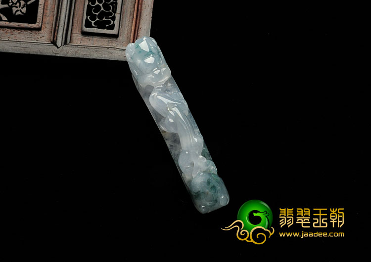 冰种飘花缅甸翡翠龙钩挂件