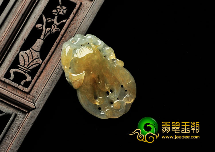 糯冰种黄翡缅甸翡翠佛手瓜挂件