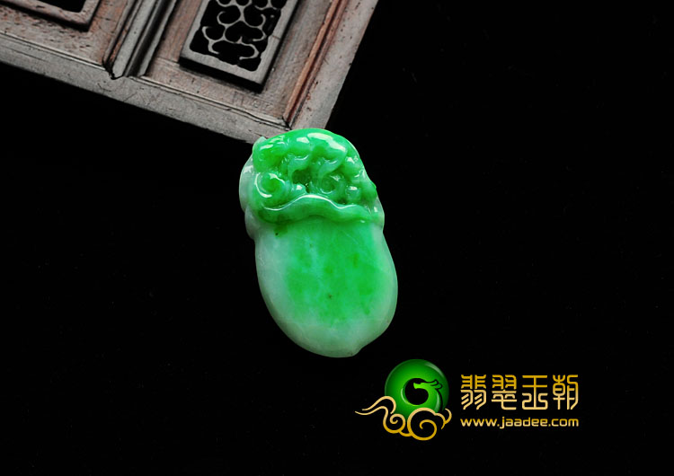 细糯种翠色缅甸翡翠招财进宝挂件
