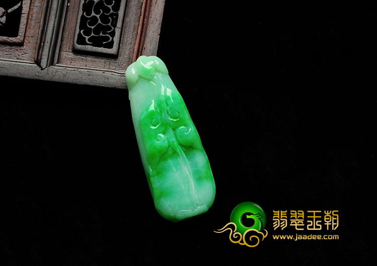 细糯种翠色缅甸翡翠如意福瓜挂件