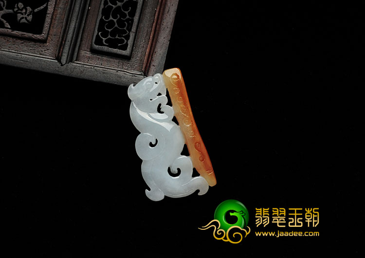 糯冰种红黄翡缅甸翡翠仿古龙挂件