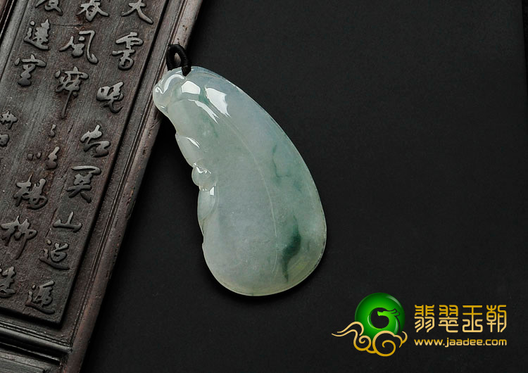 冰种飘花缅甸翡翠福瓜挂件