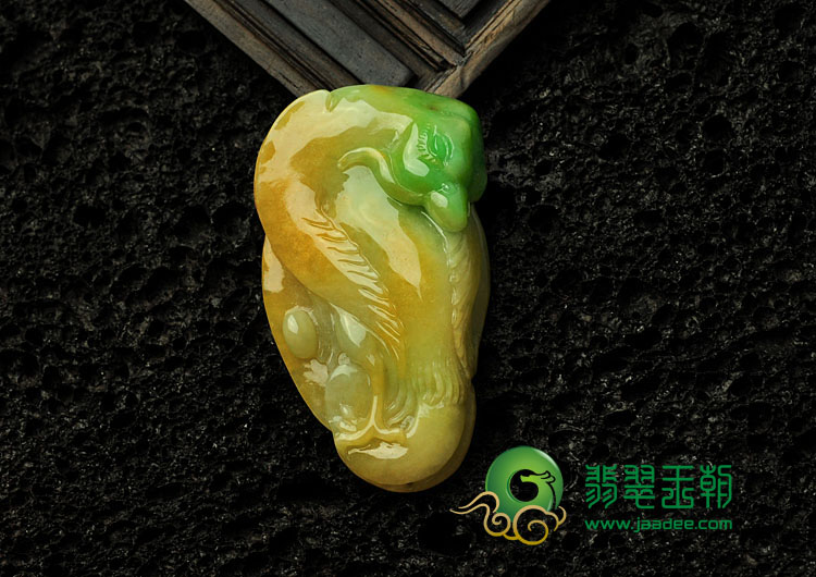 糯冰种黄加绿缅甸翡翠“凤回头”挂件