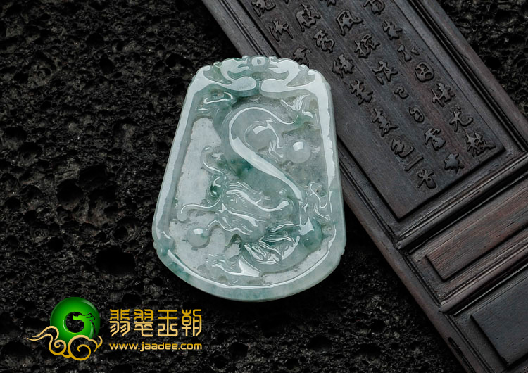 糯冰种飘花缅甸翡翠龙牌挂件
