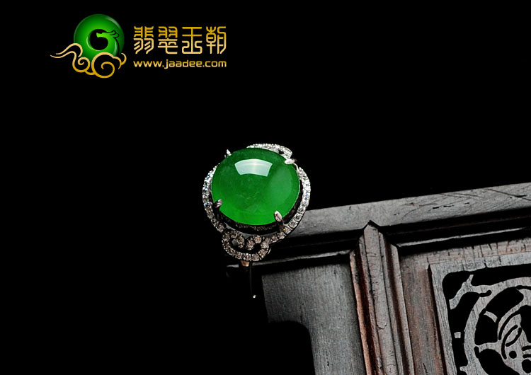 冰种阳绿满绿缅甸翡翠镶白金戒指（真钻）
