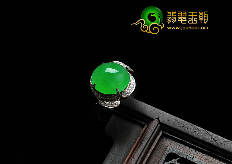 冰种翠色缅甸翡翠镶白金戒指（真钻）