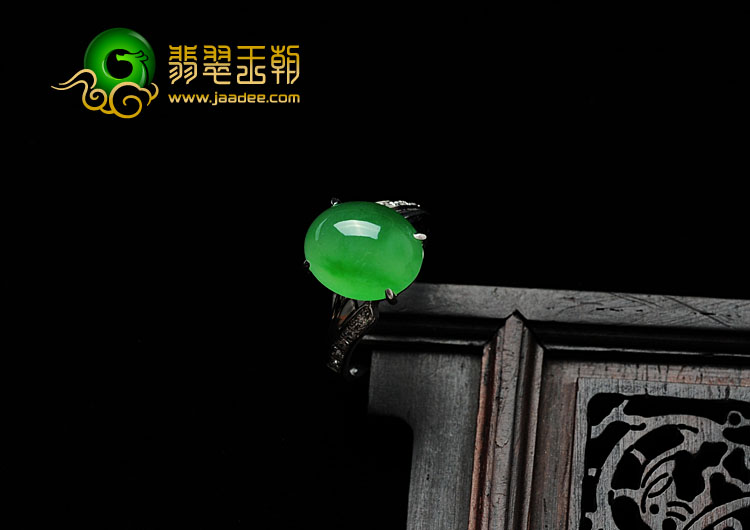 冰种绿晴飘翠缅甸翡翠镶白金戒指（真钻）