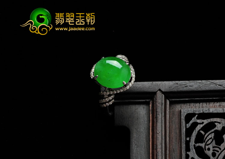 冰种翠色缅甸翡翠镶白金戒指（真钻）