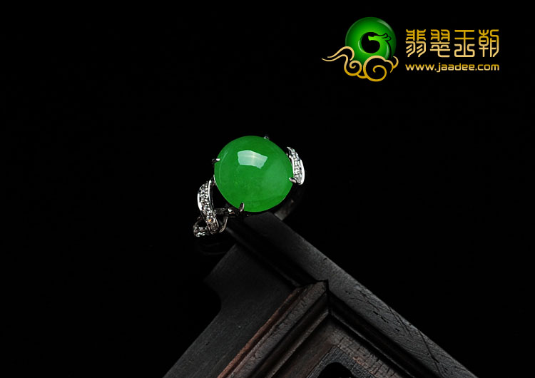 冰种翠色缅甸翡翠镶白金戒指（真钻）
