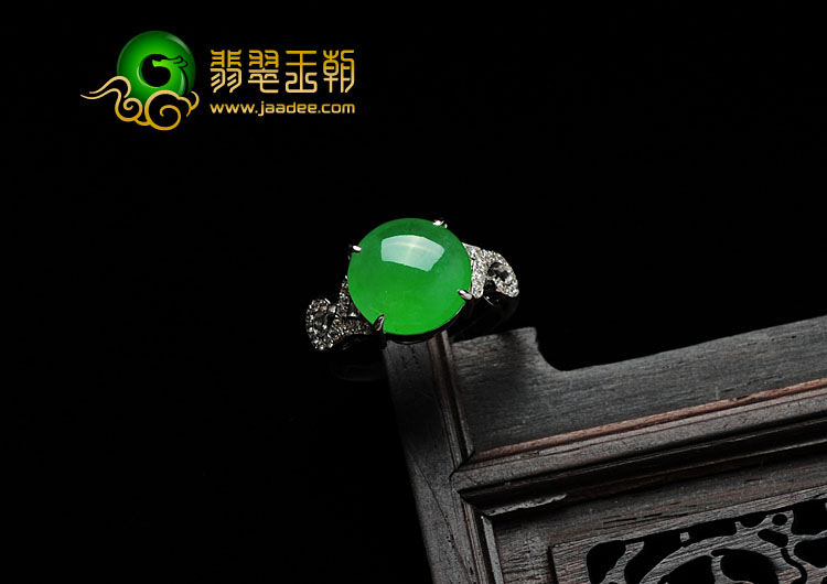 冰种苹果绿缅甸翡翠镶白金戒指（真钻）