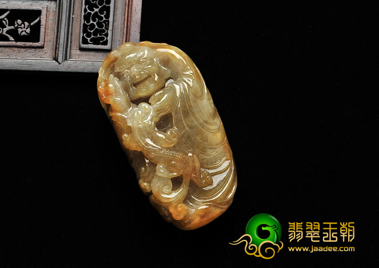 糯冰种褐黄翡缅甸翡翠降龙罗汉挂件