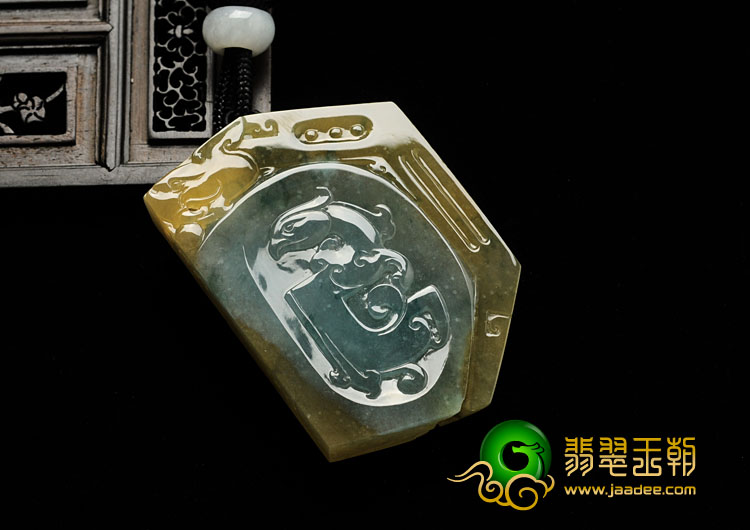 冰种黄翡飘花缅甸翡翠仿古龙凤呈祥挂件