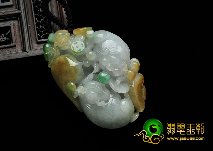 糯冰种三彩缅甸翡翠全家福手玩件