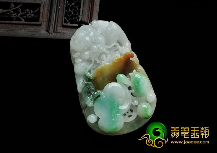 糯冰种三彩缅甸翡翠龙行如意挂件