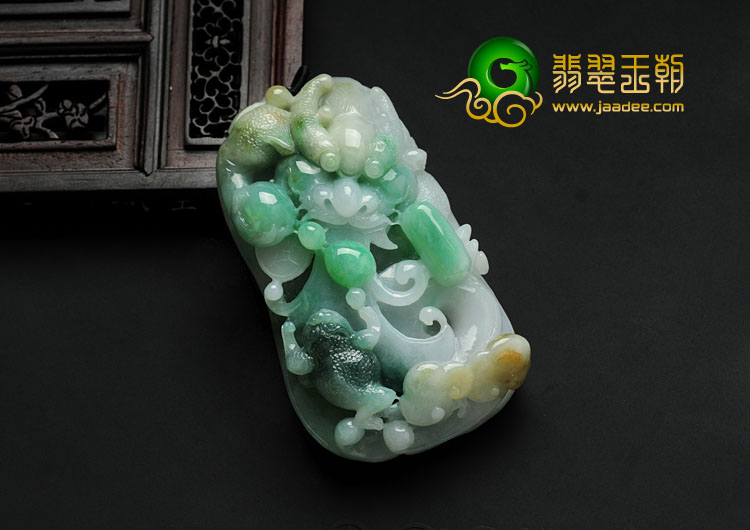 糯冰种三彩缅甸翡翠龙腾四海挂件