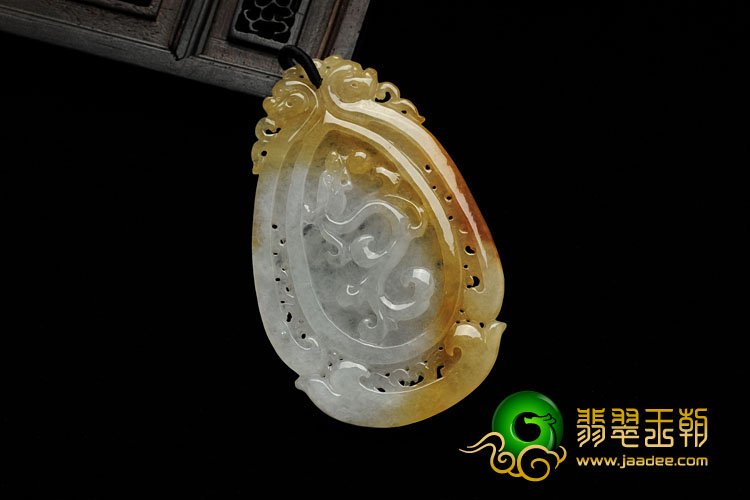 糯冰种红黄翡缅甸翡翠仿古龙牌挂件