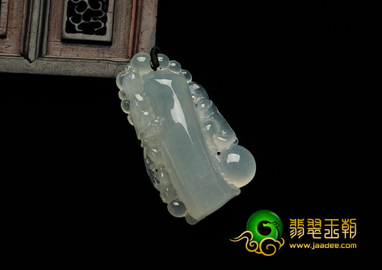 冰种晴水缅甸翡翠节节高挂件