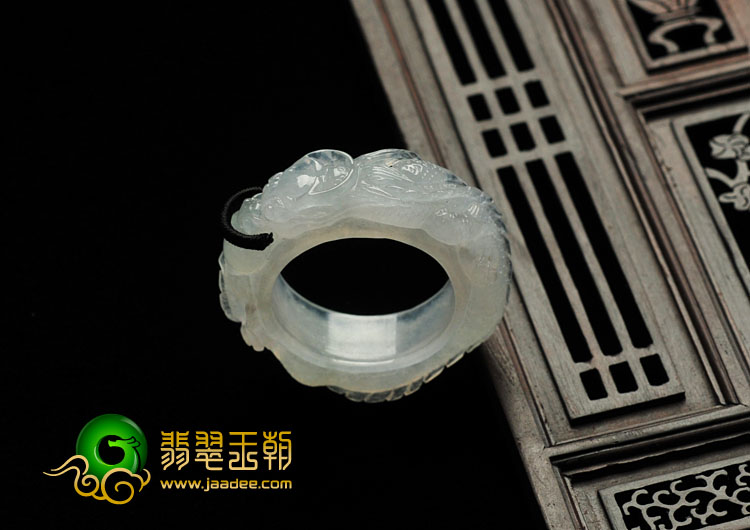 冰种缅甸翡翠龙圈挂件