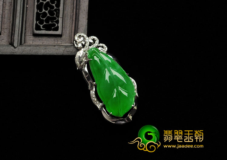 冰种阳绿缅甸翡翠镶白金金枝玉叶胸坠（真钻）
