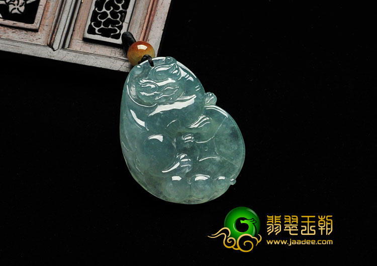 (超值推荐)冰种蓝晴水缅甸翡翠龙行如意挂件