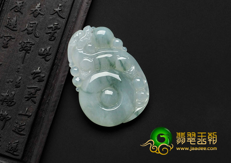 冰种飘花缅甸翡翠龙行如意挂件