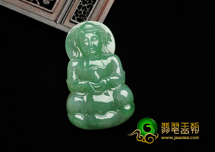 糯冰种豆绿缅甸翡翠观音挂