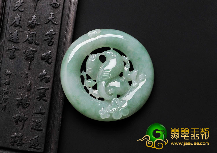 糯冰种豆色缅甸翡翠喜上眉梢挂件