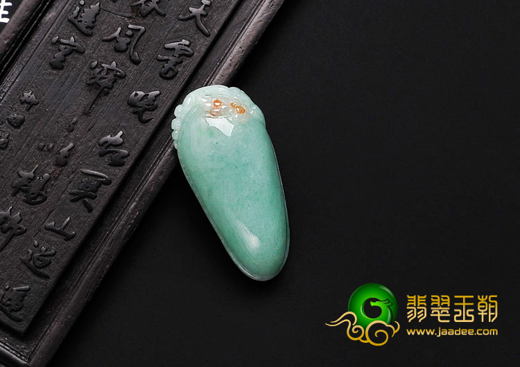 糯冰种豆色缅甸翡翠福瓜挂件