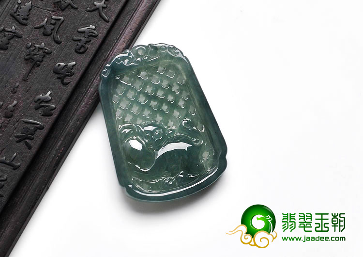 冰种蓝晴水缅甸翡翠猴牌挂件