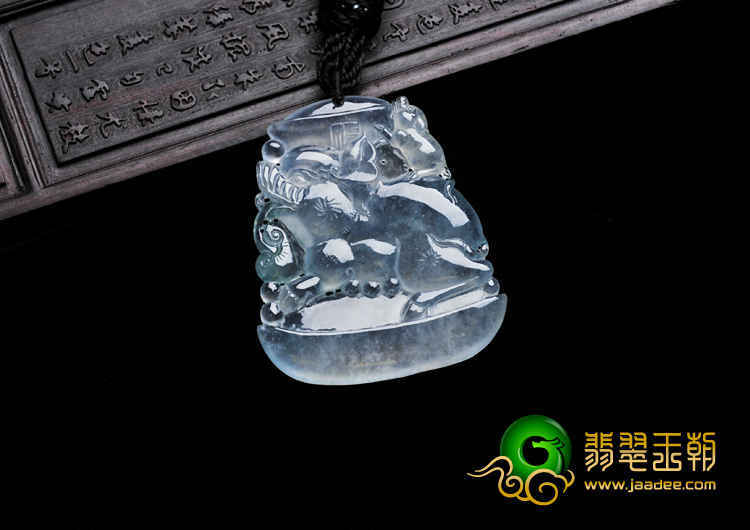 冰玻种略飘花缅甸翡翠金猪送福挂件
