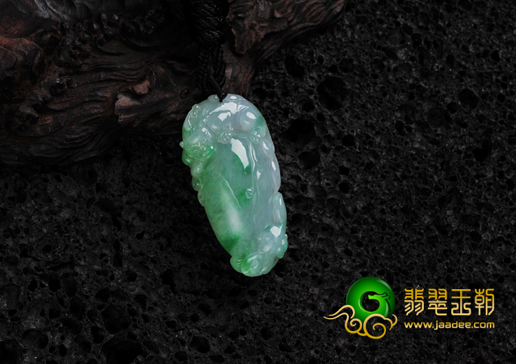 糯冰种飘翠缅甸翡翠福寿瓜挂件