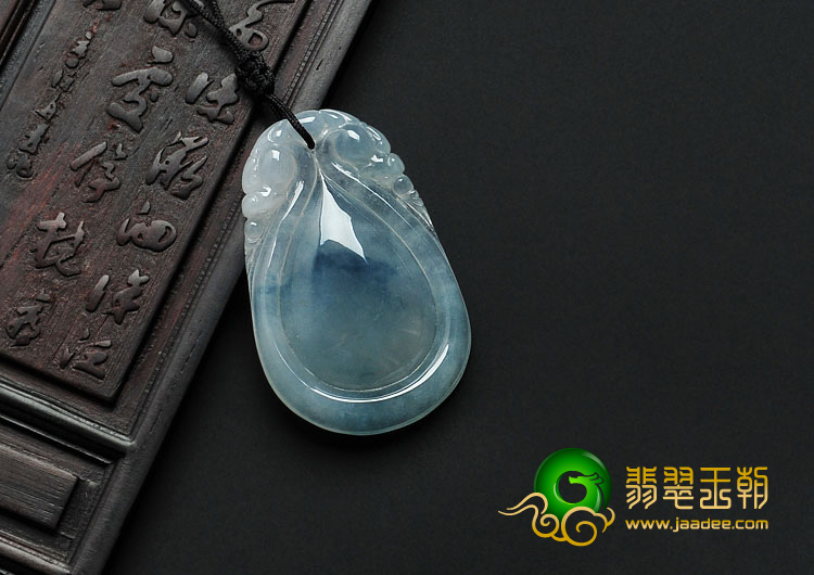 冰种飘花缅甸翡翠水滴挂件