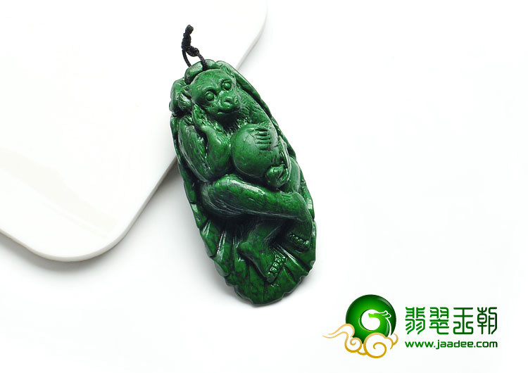 细糯种满绿干青缅甸翡翠灵猴献寿挂件