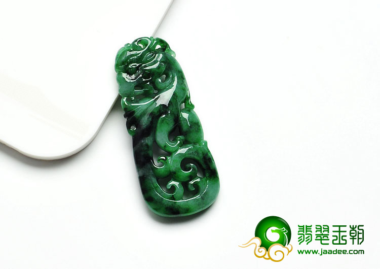 糯冰种癣加绿缅甸翡翠仿古龙挂件
