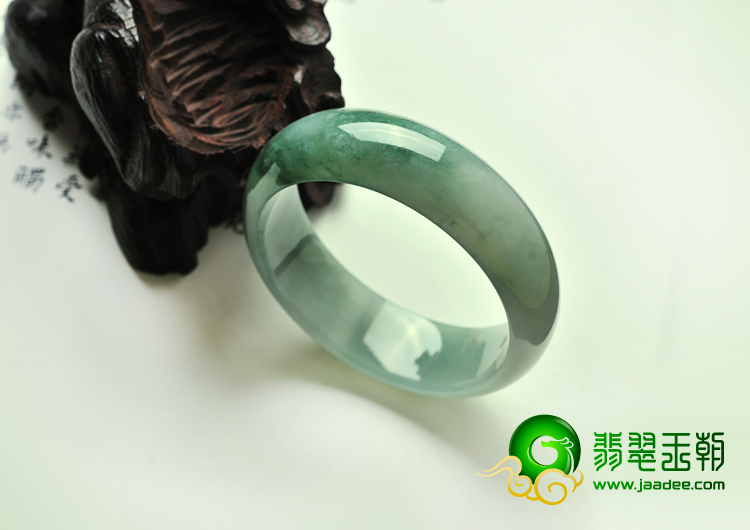 糯冰种豆色缅甸翡翠手镯（57.5mm）