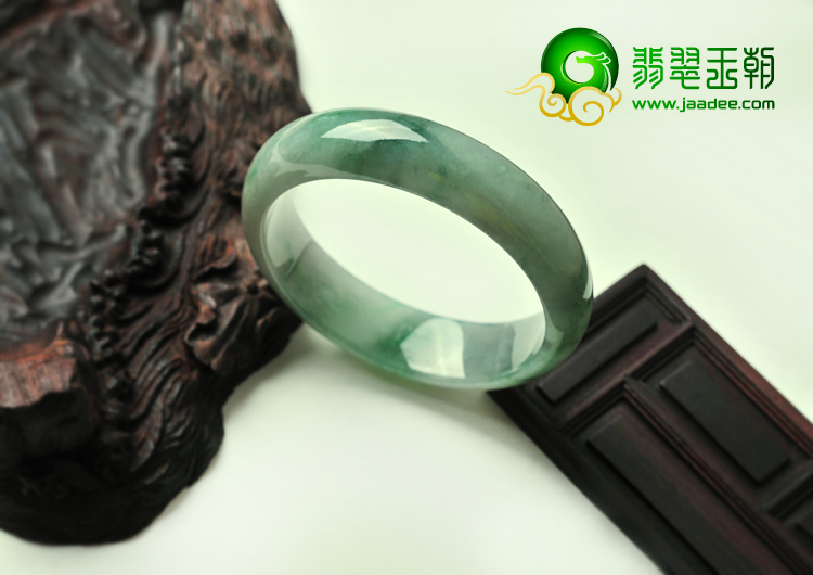 糯冰种豆色缅甸翡翠手镯（55.5mm）