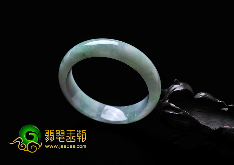 糯冰种豆色缅甸翡翠手镯（55.4mm）