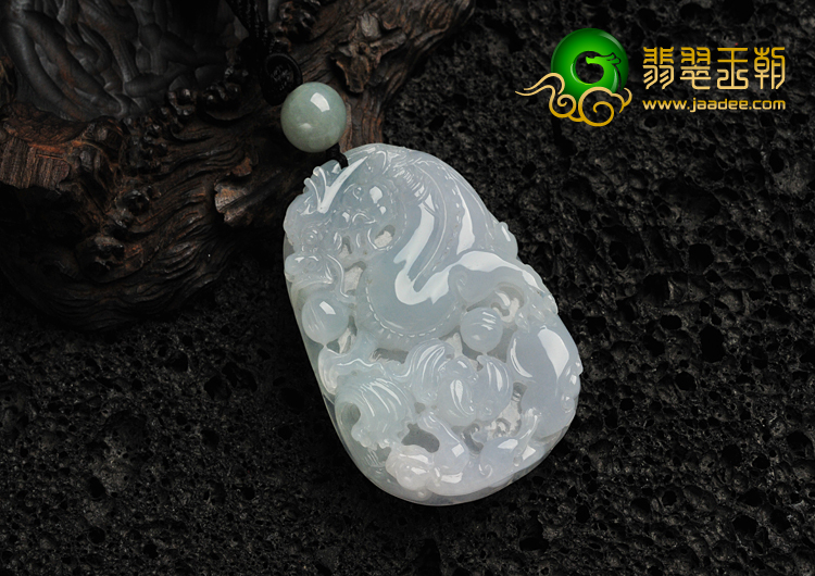 糯冰种晴水缅甸翡翠A货龙牌挂件