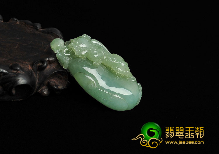 糯冰种晴水缅甸翡翠A货貔貅福瓜挂件