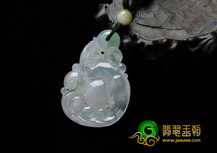 冰种晴水缅甸翡翠A货龙戏珠挂件