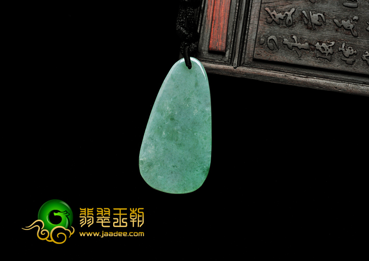 糯冰种豆色缅甸翡翠A货蛇挂件