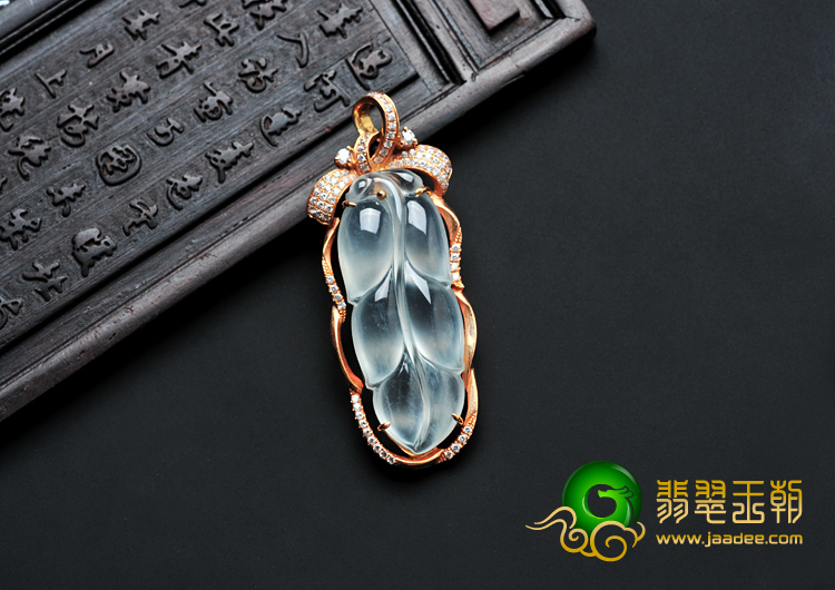 玻璃种淡晴水缅甸A货翡翠镶玫瑰金金枝玉叶胸坠（真钻）