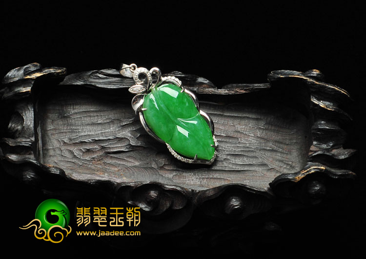 冰种阳绿缅甸翡翠A货镶白金金枝玉叶胸坠（真钻）